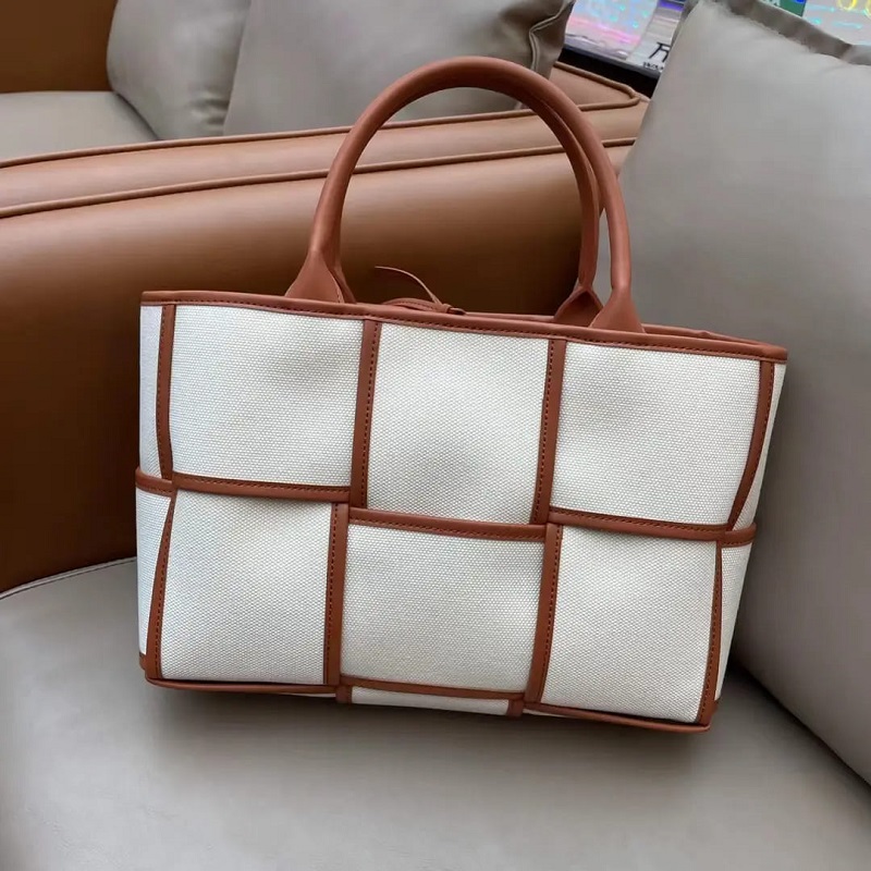 P-202312151321294468.jpg Women Fashion Crossbody Bag Style: 526 - Image 1